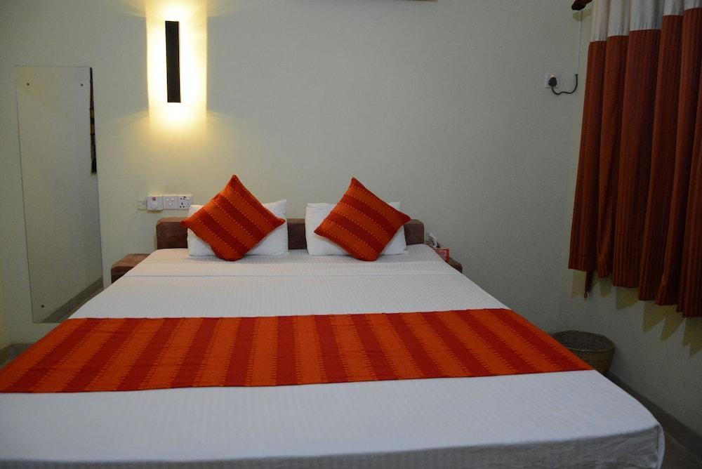 Hotel Thilon Katunayake Exterior photo