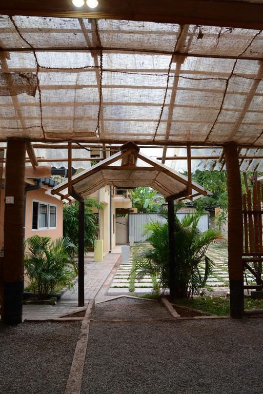 Hotel Thilon Katunayake Exterior photo
