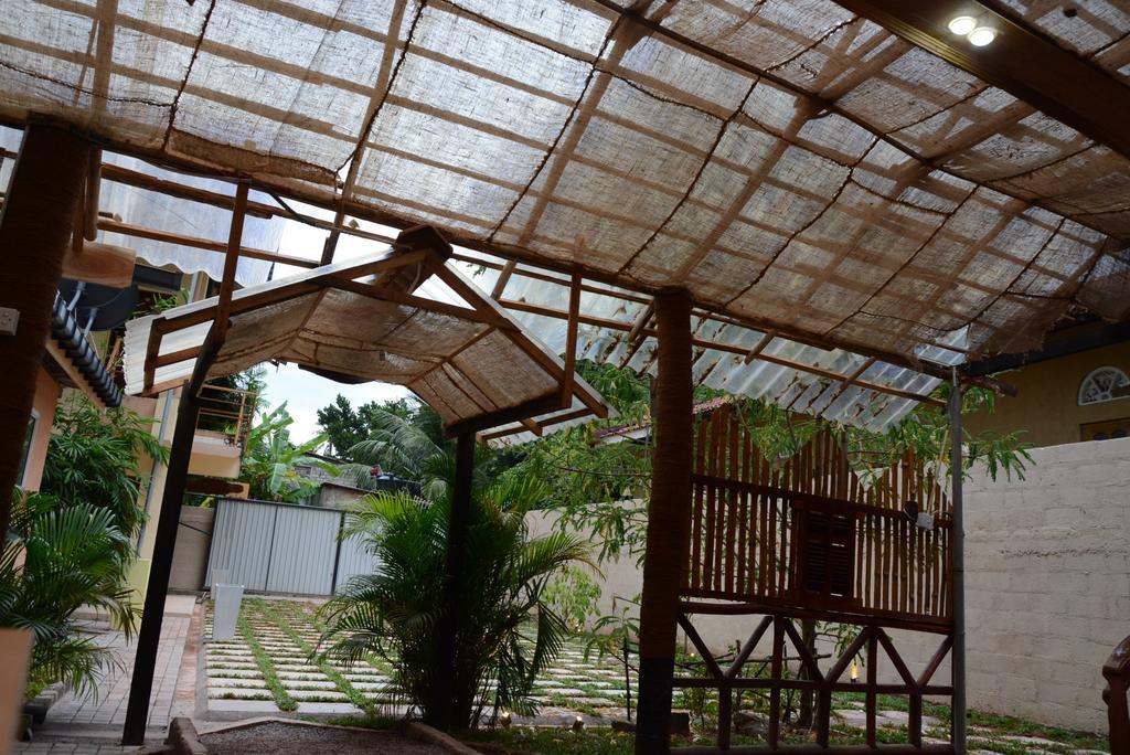 Hotel Thilon Katunayake Exterior photo