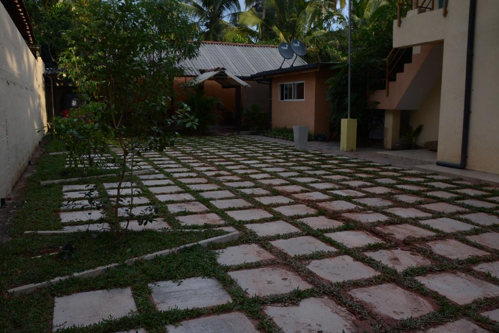 Hotel Thilon Katunayake Exterior photo
