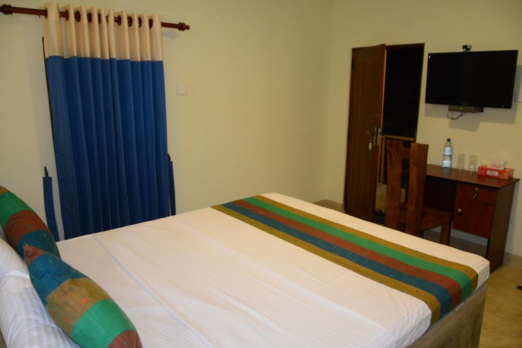 Hotel Thilon Katunayake Exterior photo
