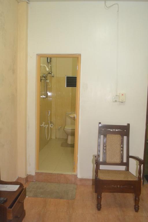 Hotel Thilon Katunayake Exterior photo