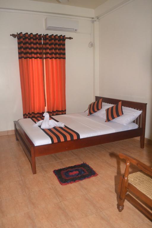 Hotel Thilon Katunayake Exterior photo