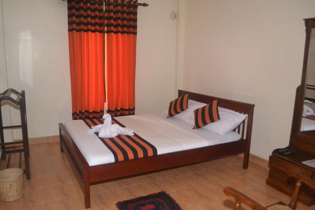 Hotel Thilon Katunayake Exterior photo