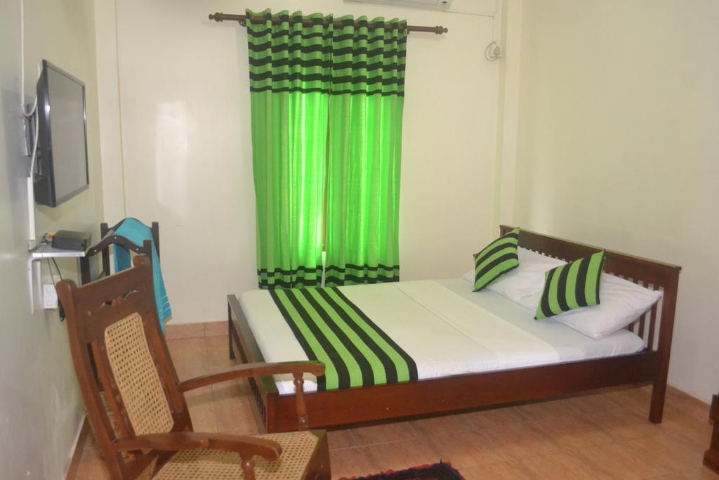Hotel Thilon Katunayake Exterior photo