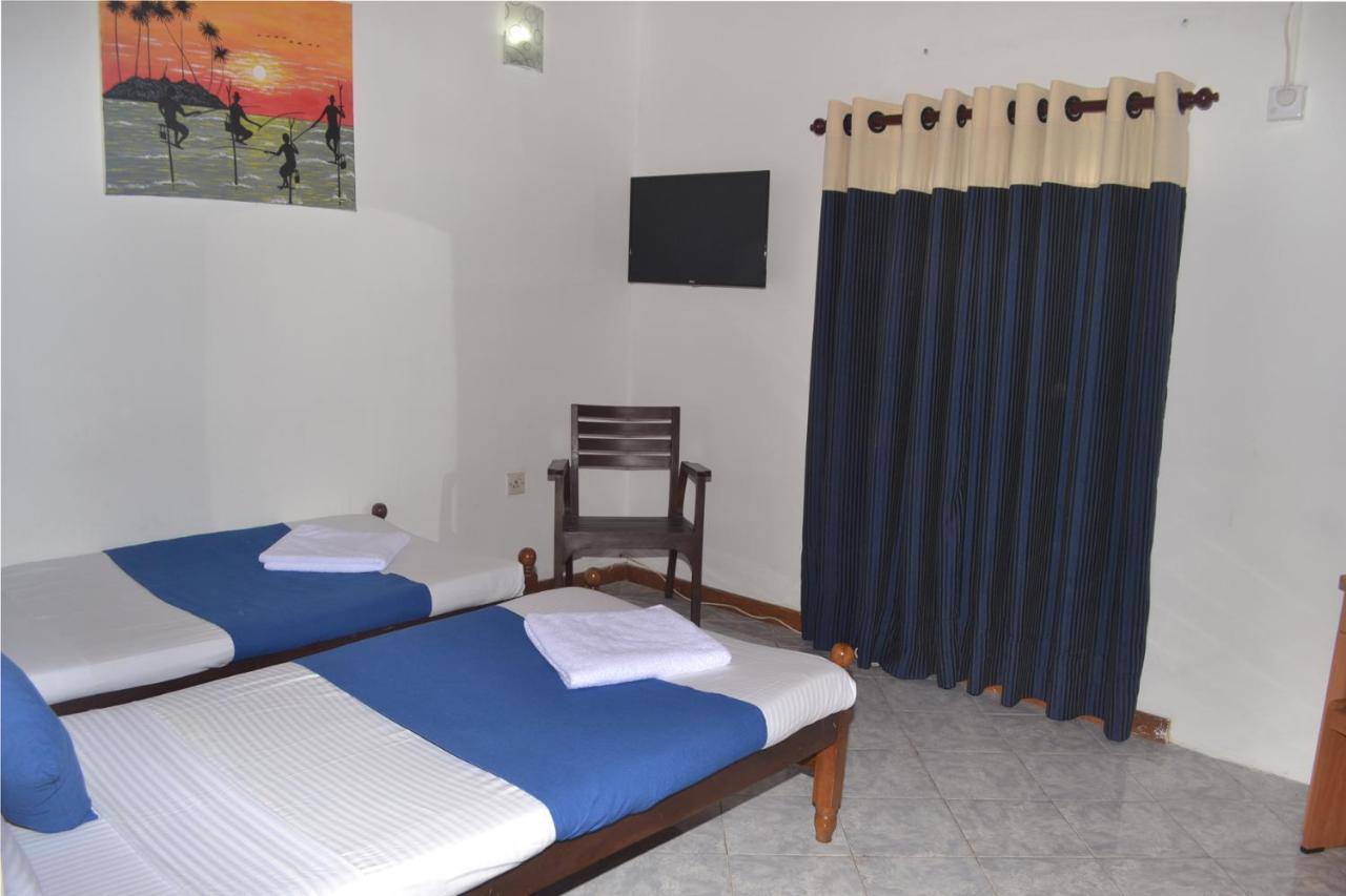 Hotel Thilon Katunayake Exterior photo
