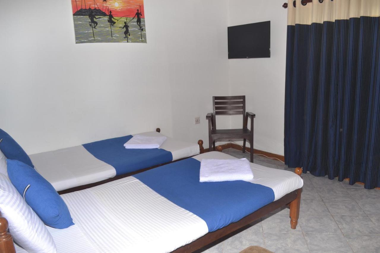 Hotel Thilon Katunayake Exterior photo