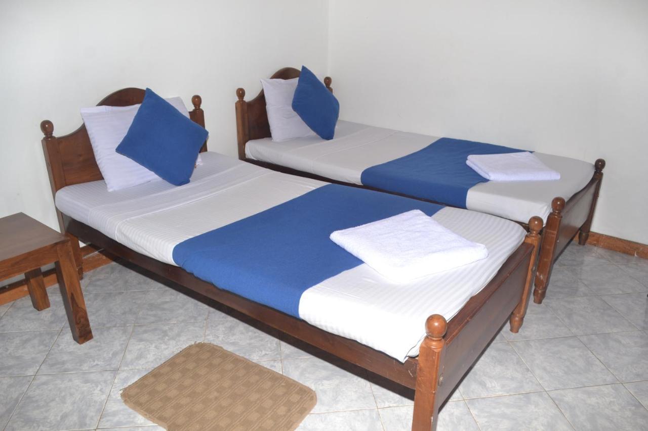 Hotel Thilon Katunayake Exterior photo