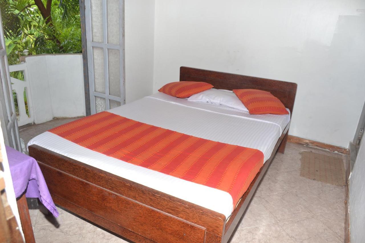 Hotel Thilon Katunayake Exterior photo