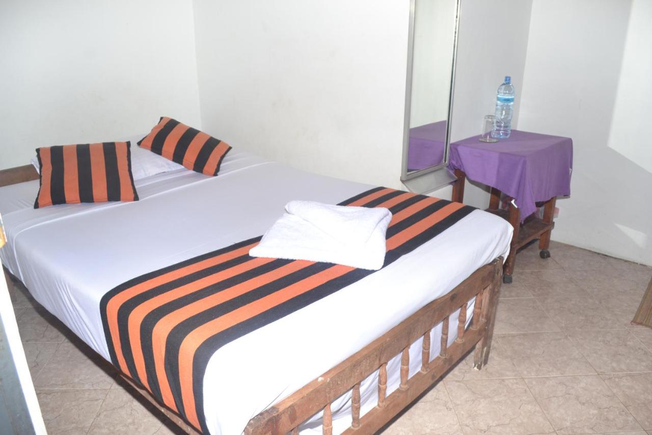 Hotel Thilon Katunayake Exterior photo