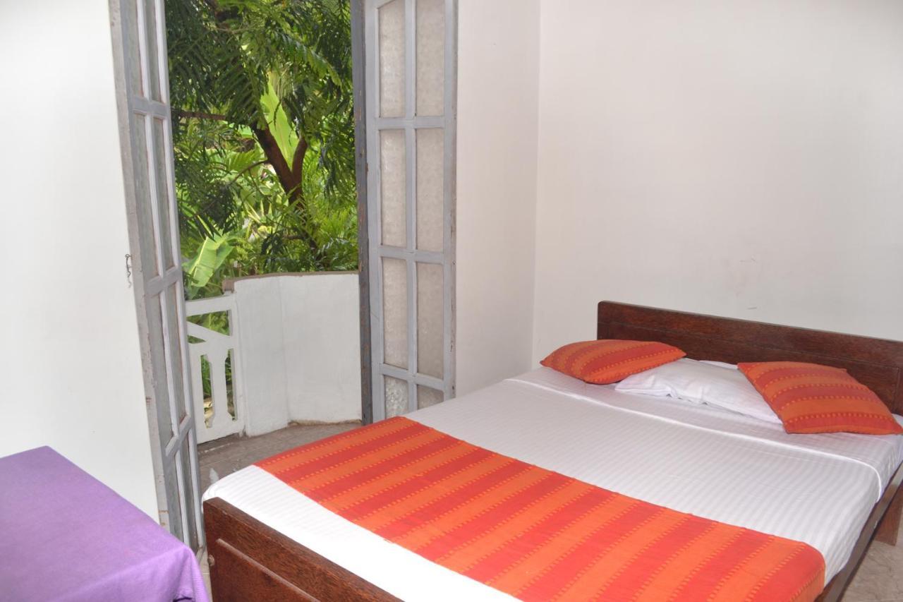 Hotel Thilon Katunayake Exterior photo