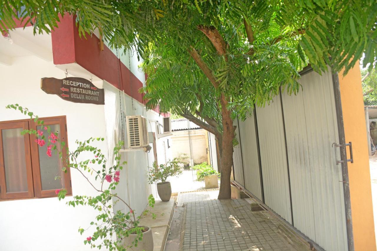 Hotel Thilon Katunayake Exterior photo