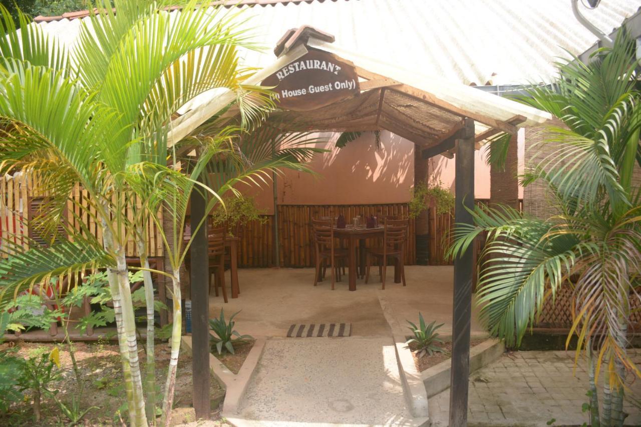Hotel Thilon Katunayake Exterior photo