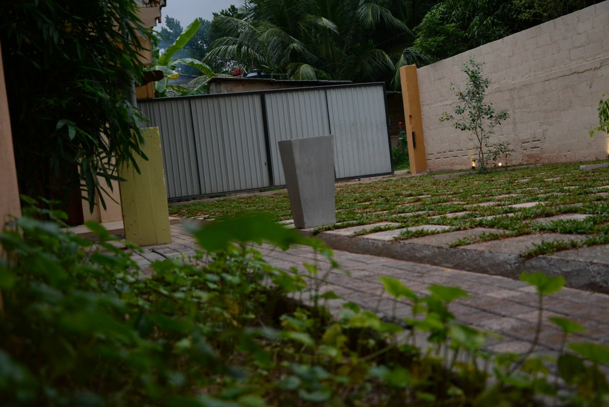 Hotel Thilon Katunayake Exterior photo